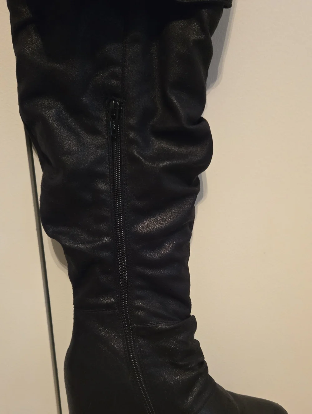 BareTraps stylish black
